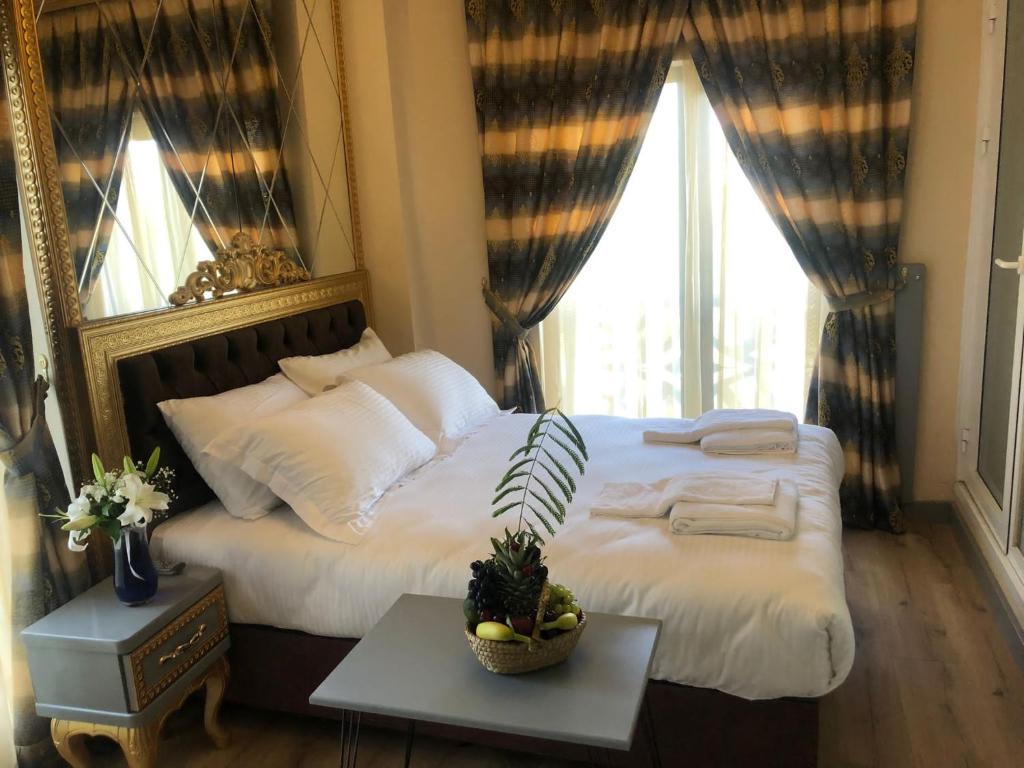 هیل | Golden Hill Hotel 